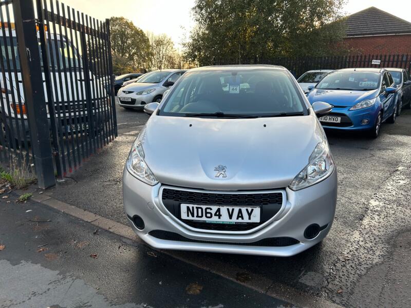 PEUGEOT 208